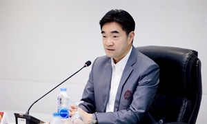 รองอธิการบดีฝ่ายพัฒนาองค์กรและกิจการพิเศษ กล่าวต้อนรับคณะผู้บริหารและบุคลากรศึกษาดูงานบริหารความเสี่ยง มศว จากมหาวิทยาลัยศิลปากร