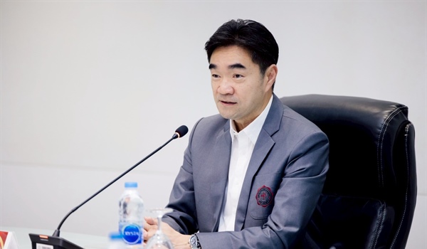 รองอธิการบดีฝ่ายพัฒนาองค์กรและกิจการพิเศษ กล่าวต้อนรับคณะผู้บริหารและบุคลากรศึกษาดูงานบริหารความเสี่ยง มศว จากมหาวิทยาลัยศิลปากร